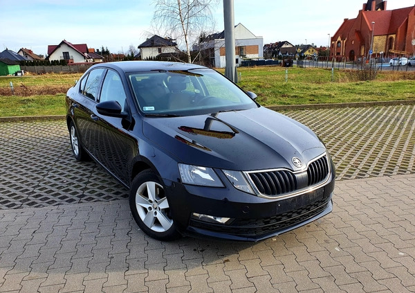 Skoda Octavia cena 60000 przebieg: 140350, rok produkcji 2018 z Szczecin małe 46